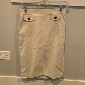 Ann Taylor beige pencil skirt. 0P. NWT